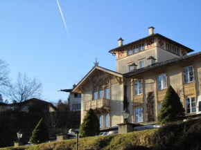 Гостиница Königliche Villa - Turmappartement  Берхтесгаден